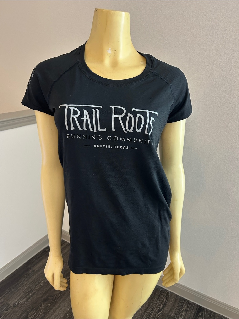 lululemon athletica Black Trail Roots Running Austin Short Sleeve Tee Womens 10